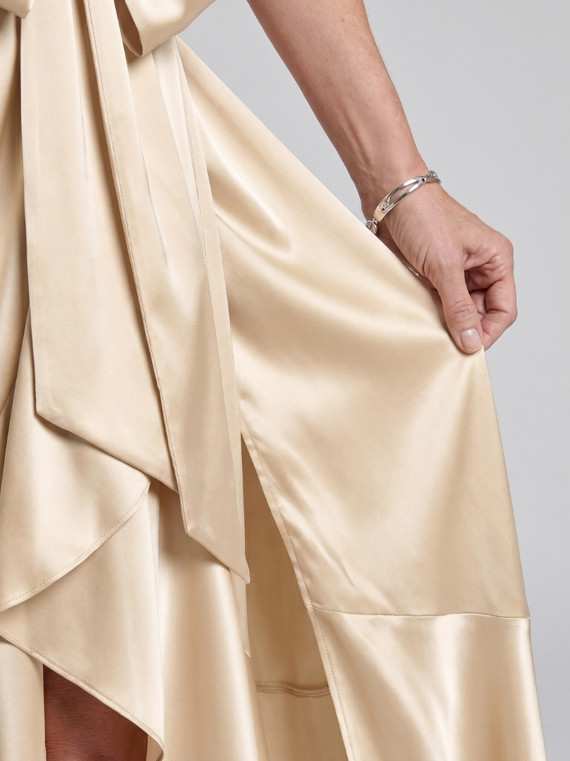 Honora | Halter Neck Wrap Asymmetrisk Hem Midi-kjole