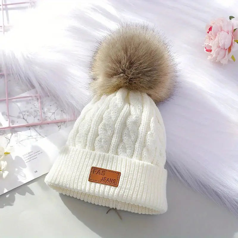 Strikket hue med pompon - Hvid - winter - {{ product_tags }