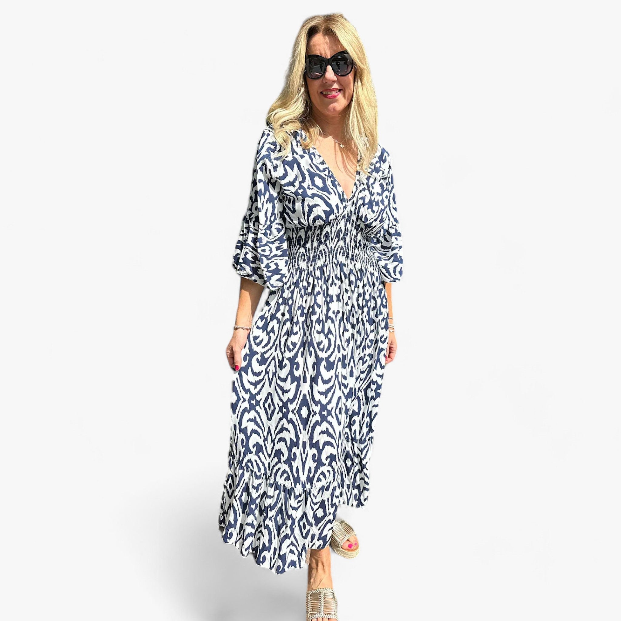 Flora | Stort blomstret V-halskjole - Perfekt til strandferier - - women's fashion - {{ product_tags }