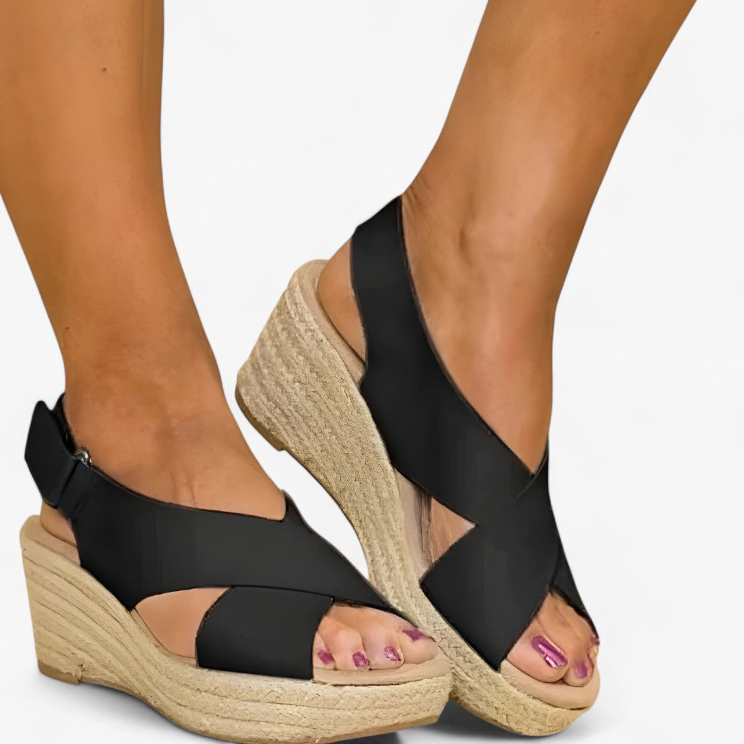 Bianca | Klipklappere med fletet hæl i stil - Sort - Bianca | Klipklappere med fletet hæl i stil - €25 - {{ product_tags }