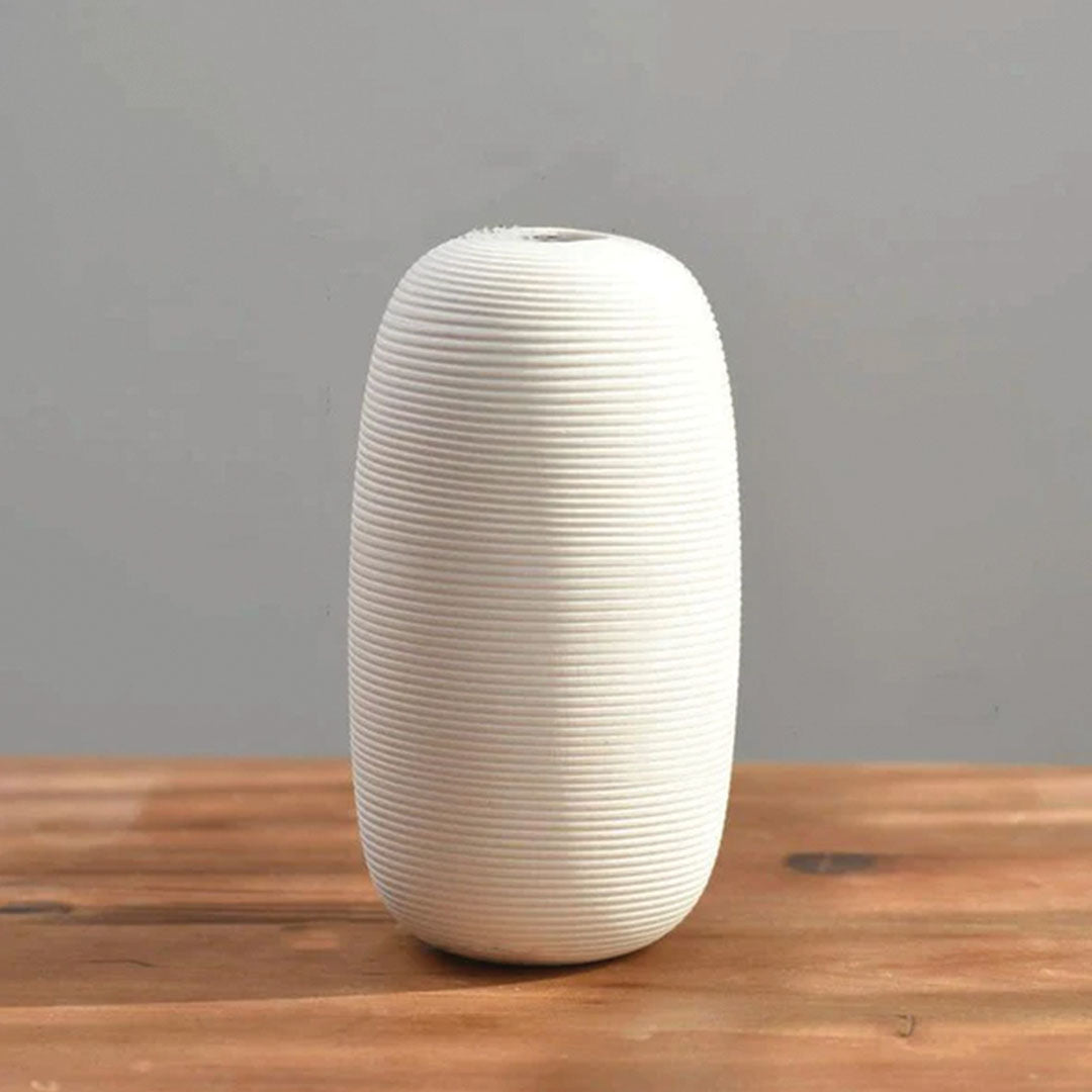 Handlavede keramikvaser | Elegante indretningsdetaljer - Oval lille vase - house & garden - {{ product_tags }