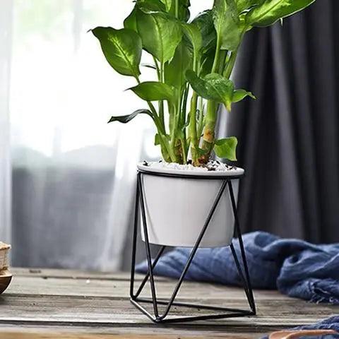 Keramikblomsterkrukke med jernstativ | Moderne overtop til luftpudser og sukkulenter - - house & garden - {{ product_tags }