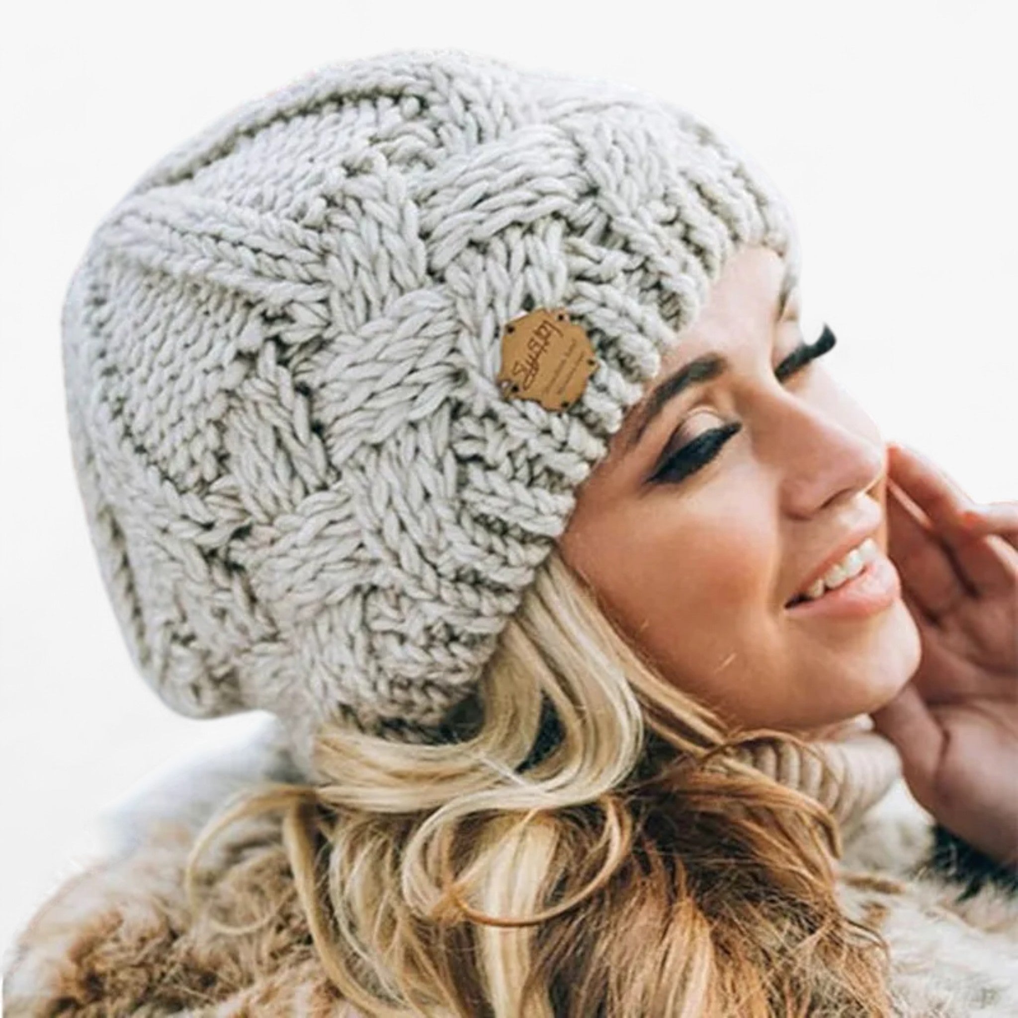 Cecelia | Blød og moderigtig strikket hue - Beige - Hats - {{ product_tags }