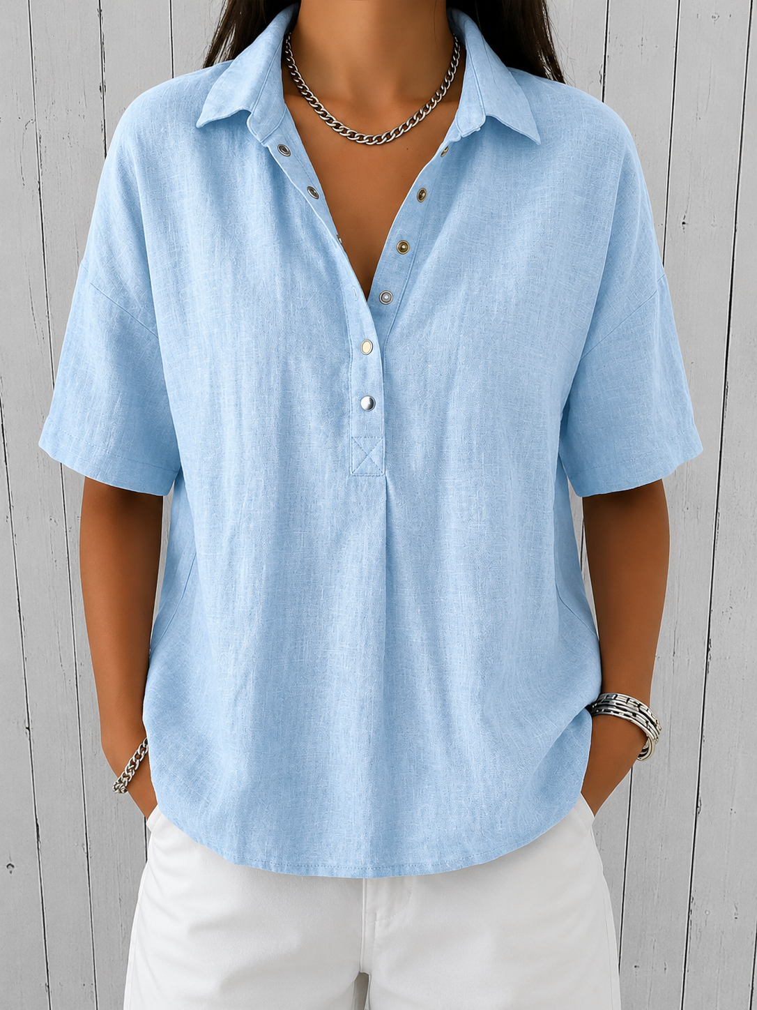 Ava | Bluse med krave og knap