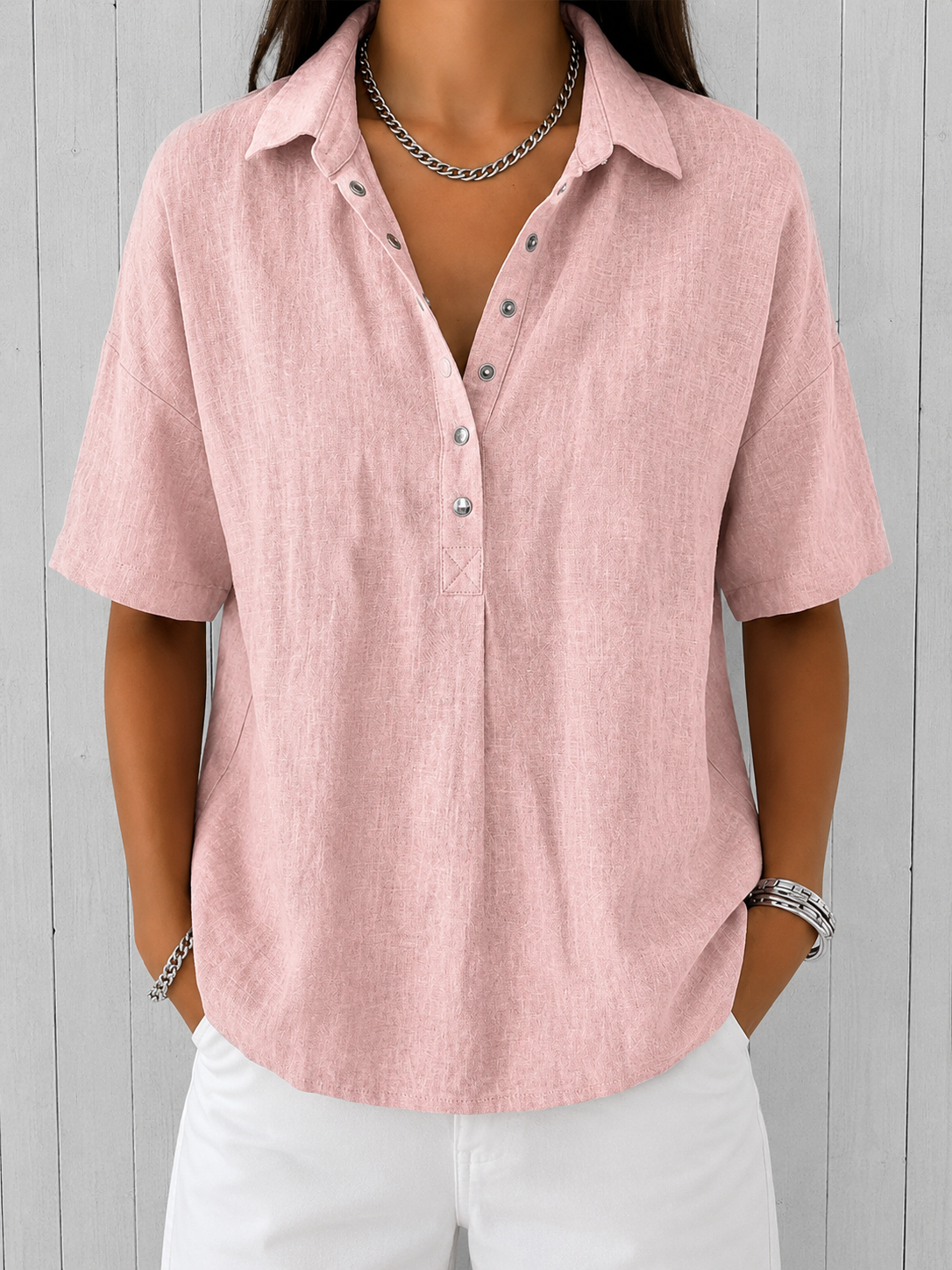 Ava | Bluse med krave og knap