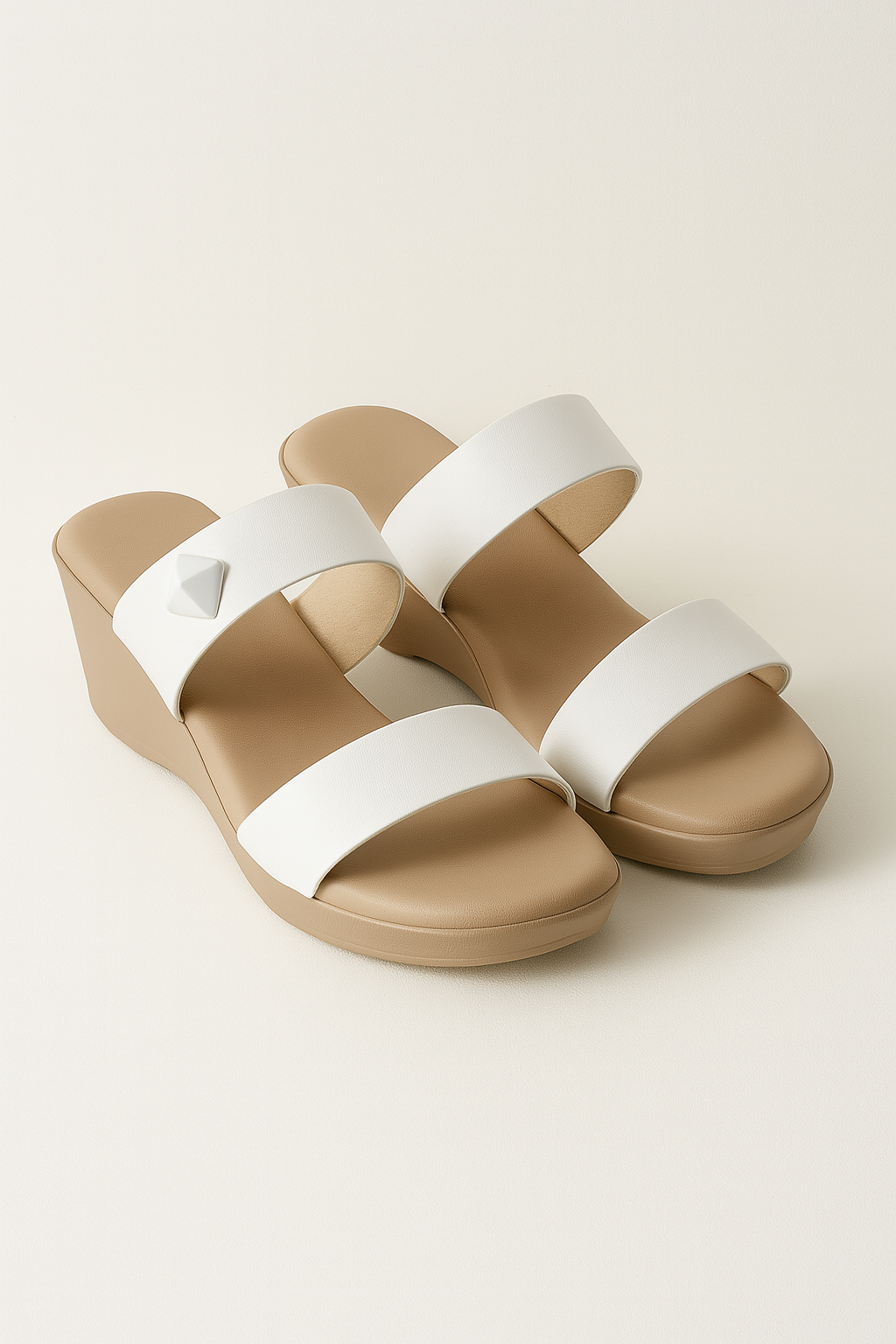 Leslie | Elegant dame kilehælsandaletter i hvid med pyntedetalje - Hvid - Leslie | Elegant dame kilehælsandaletter i hvid med pyntedetalje - €25 - {{ product_tags }