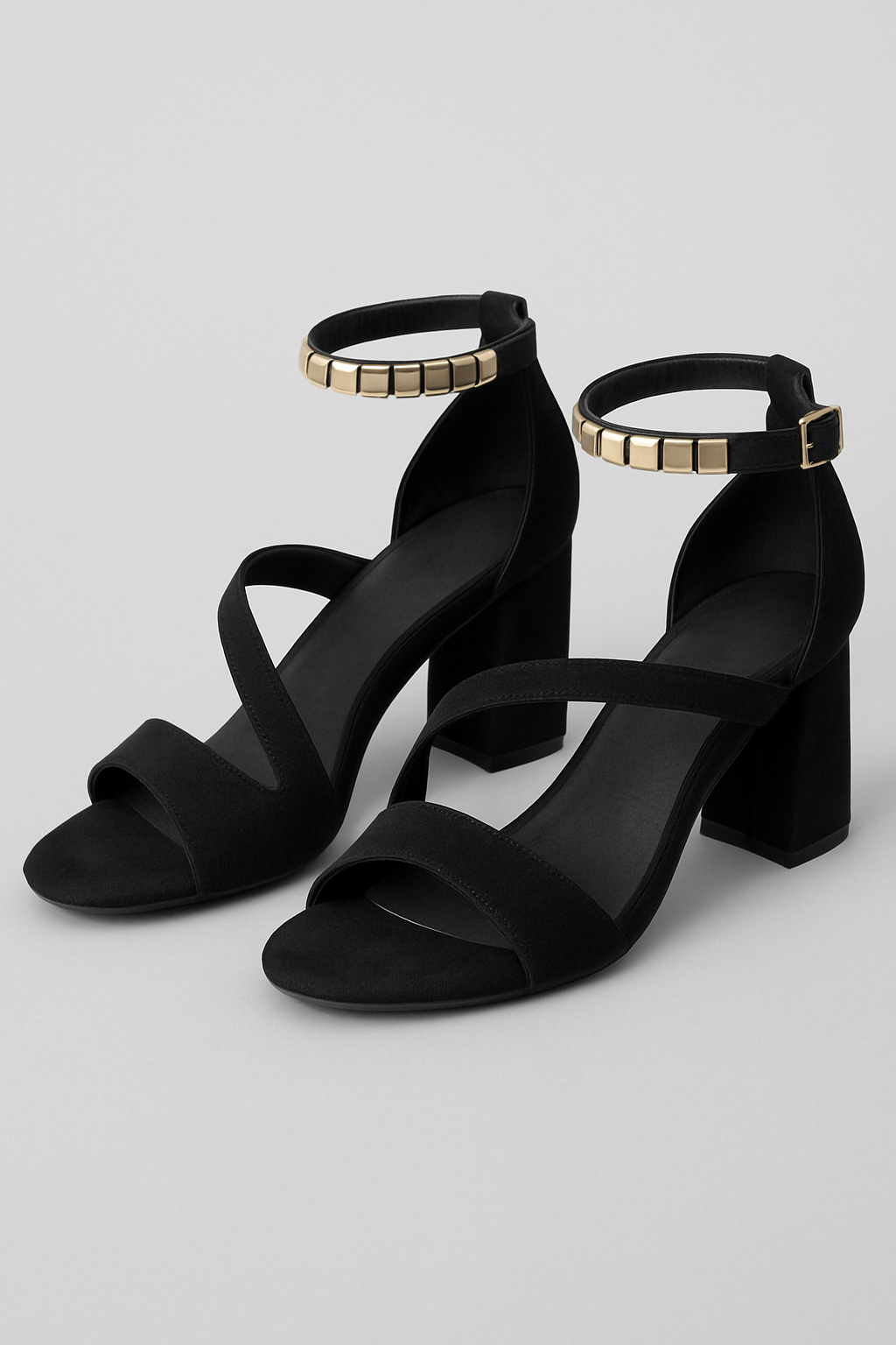 Myrna | Elegant sandaler med overlappende stropper og blokhæl - Schwarz - Myrna | Elegant sandaler med overlappende stropper og blokhæl - €25 - {{ product_tags }