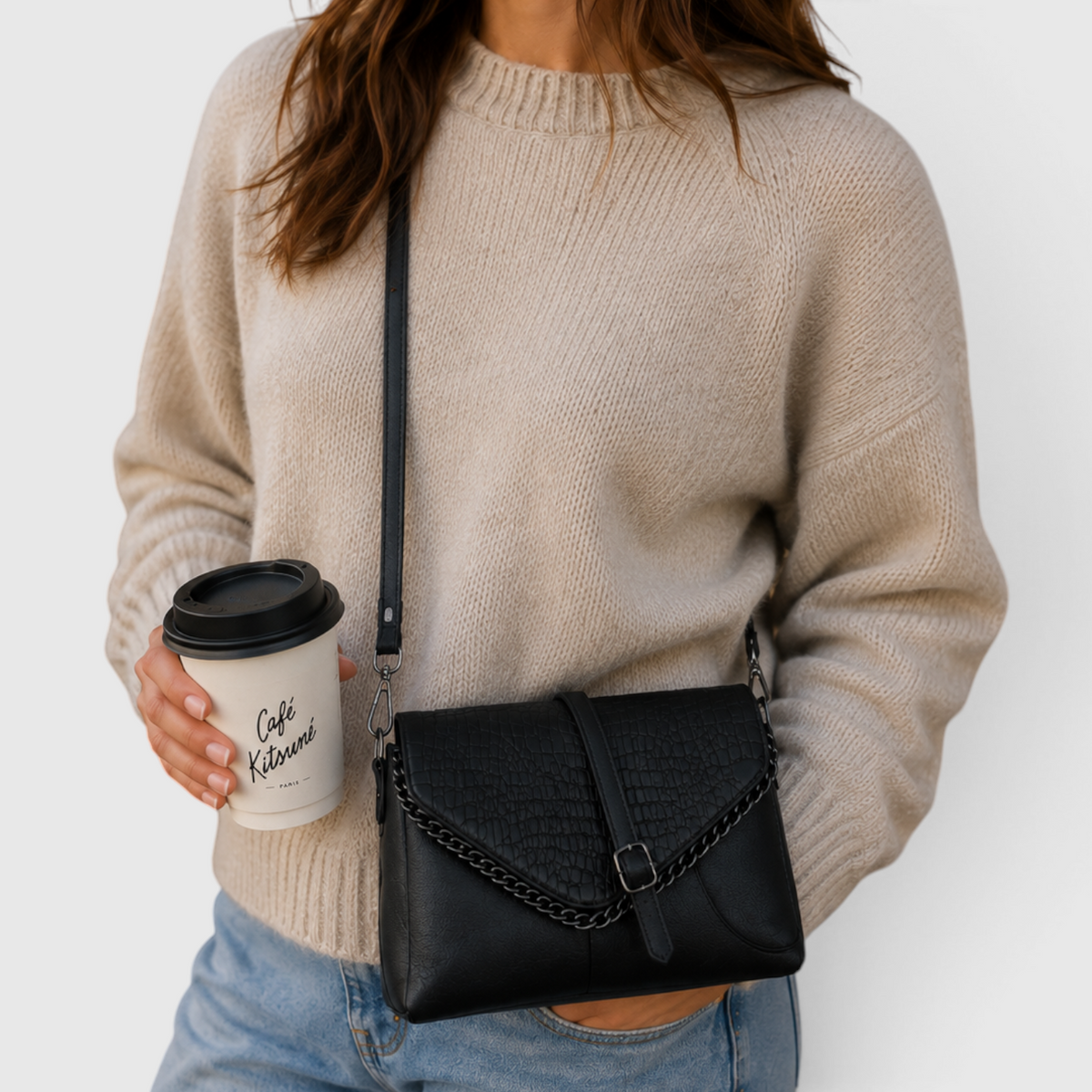 Sort Crossbody Taske med Kædedetalje – Stilfuld & Alsidig