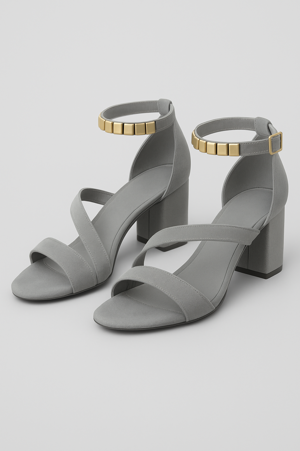 Myrna | Elegant sandaler med overlappende stropper og blokhæl - Grau - Myrna | Elegant sandaler med overlappende stropper og blokhæl - €25 - {{ product_tags }