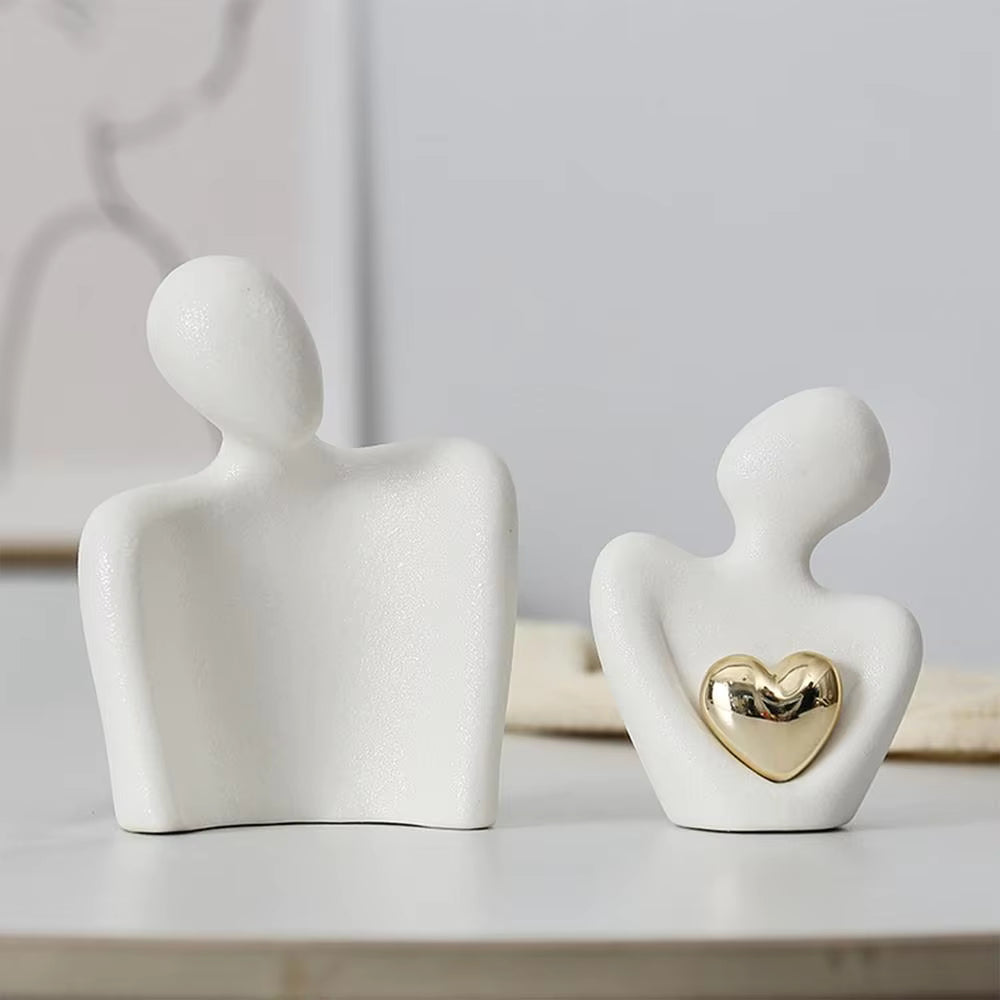 Krammende Par Figur – Moderne Skulptur med Hjertedetalje