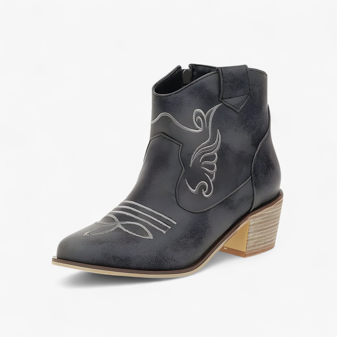 Isabel | Vintercowboy-støvler med spids til de kolde sæsoner - Sort - Isabel | Vintercowboy-støvler med spids til de kolde sæsoner - €25 - {{ product_tags }