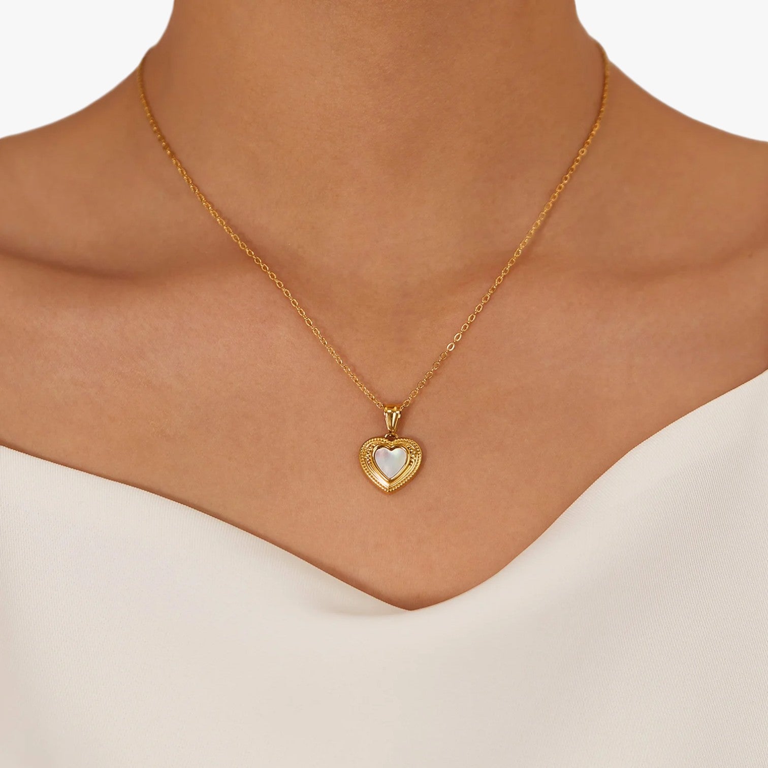 Marilyn | Hjerteformet halskæde i perlemor og rustfrit stål - - Marilyn | Hjerteformet halskæde i perlemor og rustfrit stål - €25 - {{ product_tags }