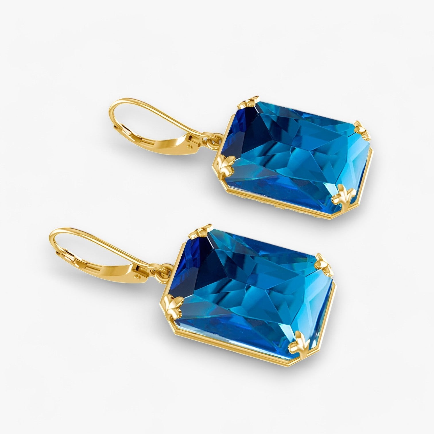 Amelia | Blå Topas Dangle Øreringe – Funklende Guld og Sølv - - Amelia | Blå Topas Dangle Øreringe – Funklende Guld og Sølv- €25 - {{ product_tags }