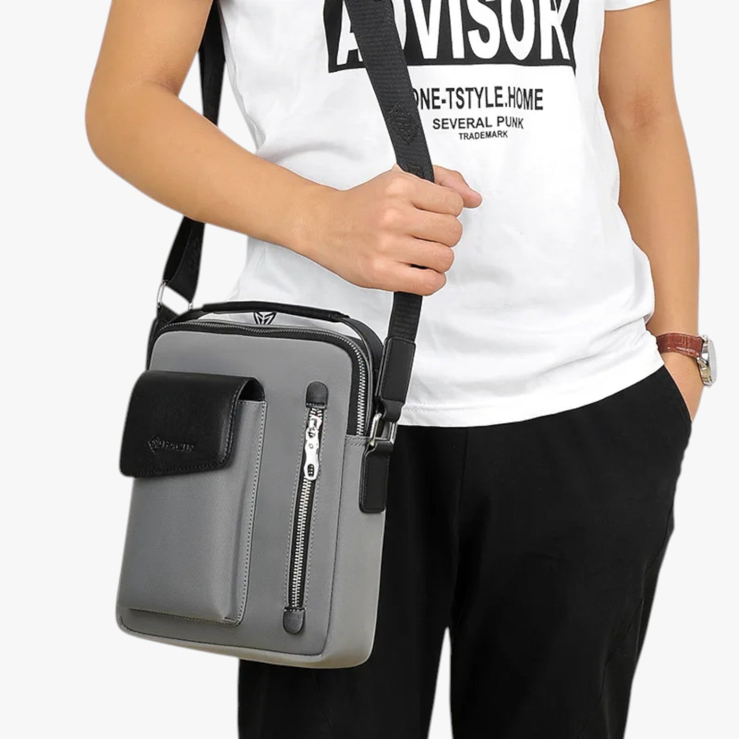 Tyron | Herre crossbody taske - med afslappet og rummeligt design - - Tyron | Herre crossbody taske - med afslappet og rummeligt design - €25 - {{ product_tags }