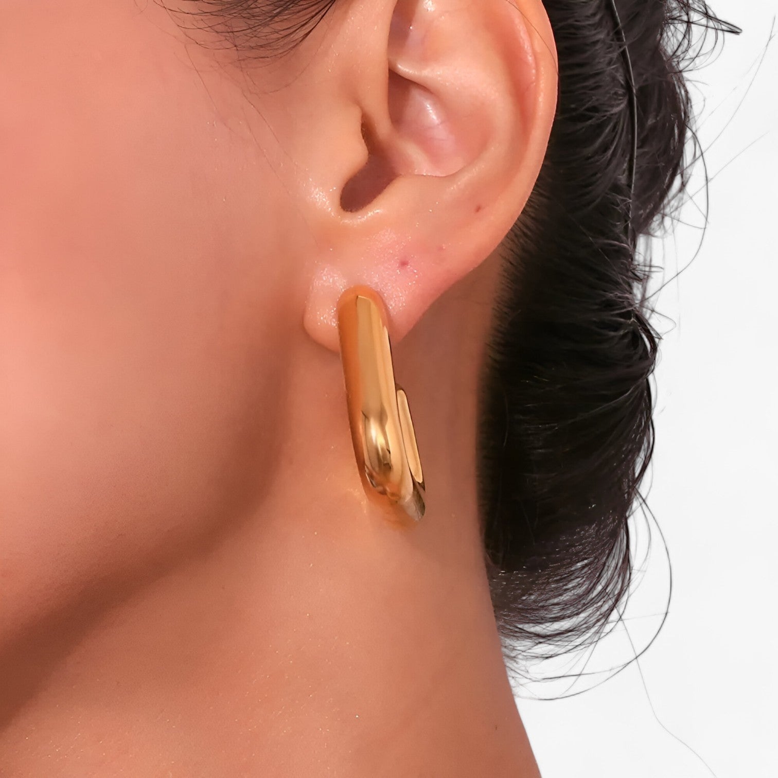 Alana | Geometriske Guld Trekant Øreringe – Stilfulde og bæredygtige - - women's fashion - {{ product_tags }