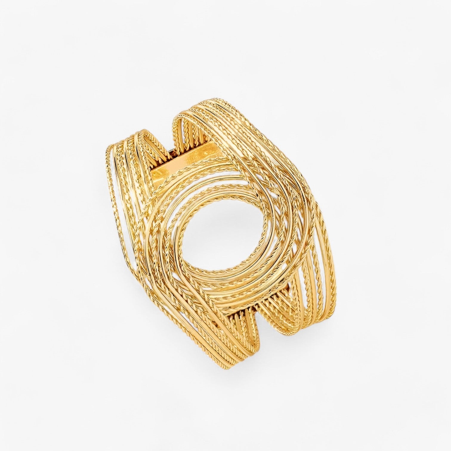 Adia | Dobbelt C Indgraveret Metal Bøjlearmbånd – Trendy Armbånd til Kvinder - - women's fashion - {{ product_tags }