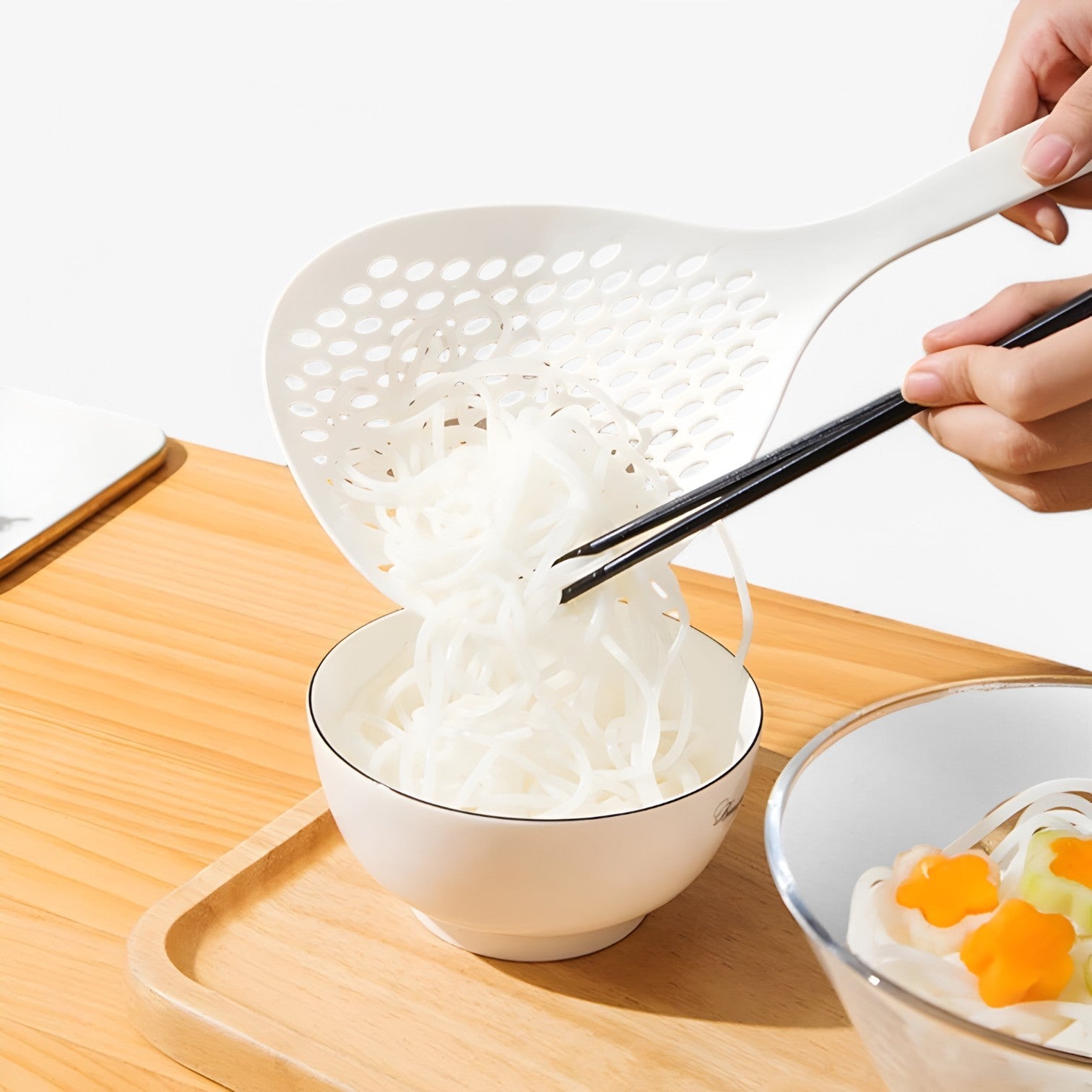 Zuri | Stor antislip køkken ske – Perfekt til supper og nudler - - house & garden - {{ product_tags }