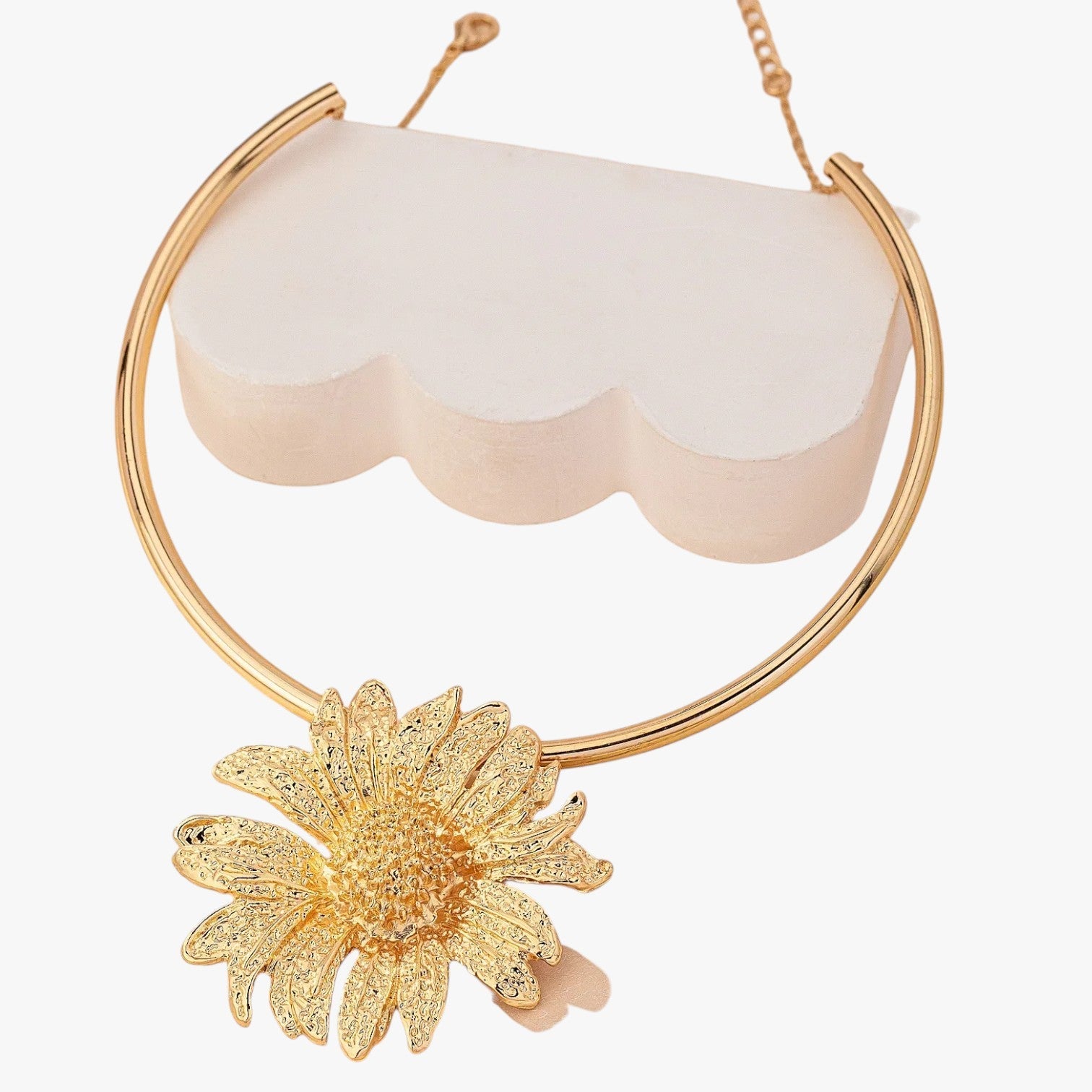 Valeria | Halskæde med solsikkelvedhæng - - women's fashion - {{ product_tags }