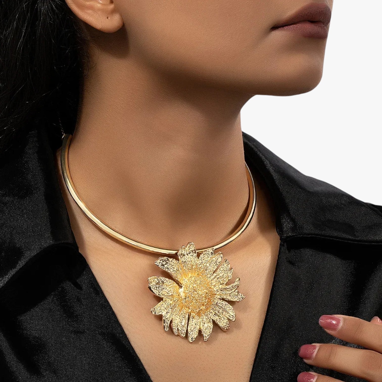 Valeria | Halskæde med solsikkelvedhæng - - women's fashion - {{ product_tags }