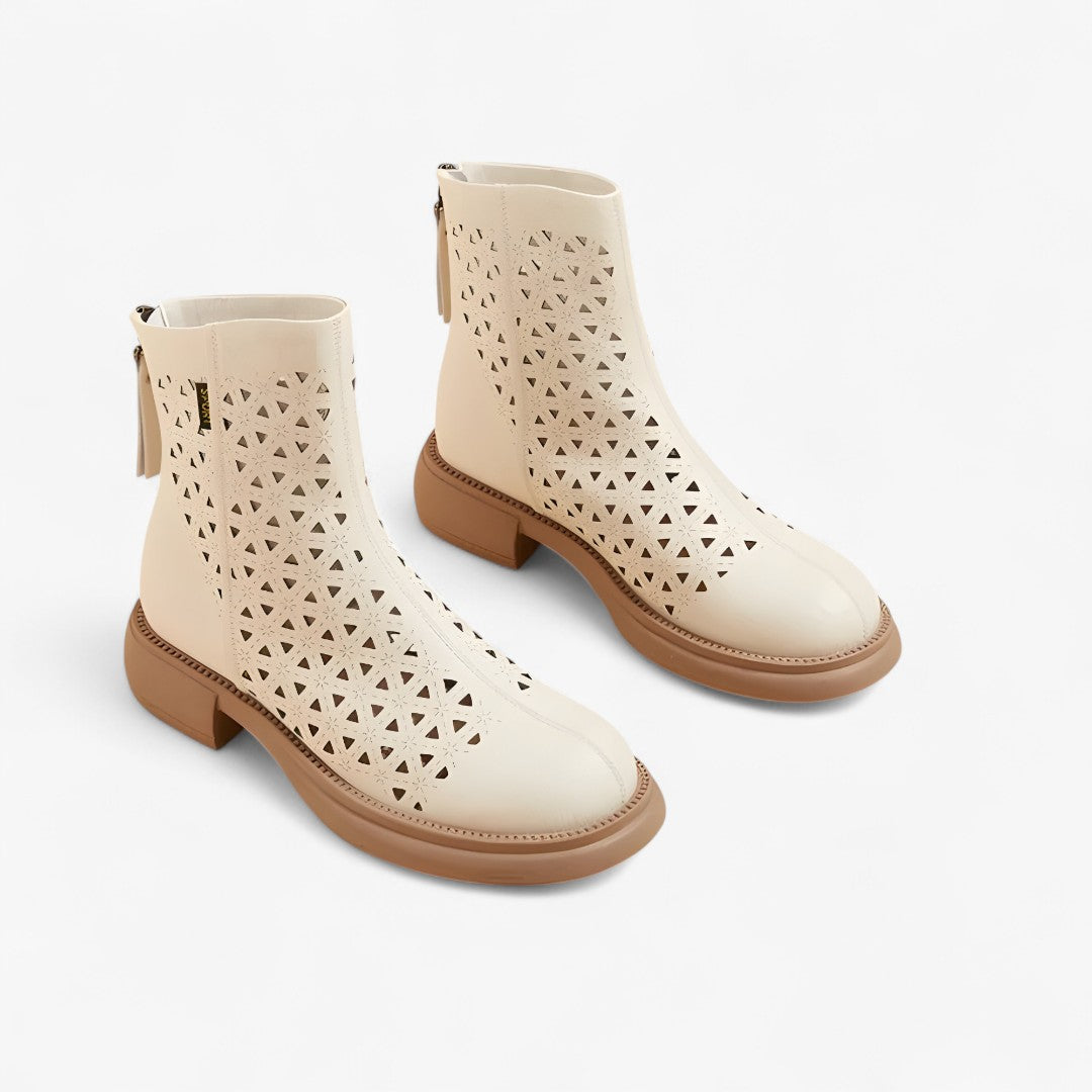 Irene | Sommertrekkstøvler med perforeret platform og lynlås bagpå - - Irene | Sommertrekkstøvler med perforeret platform og lynlås bagpå - €25 - {{ product_tags }