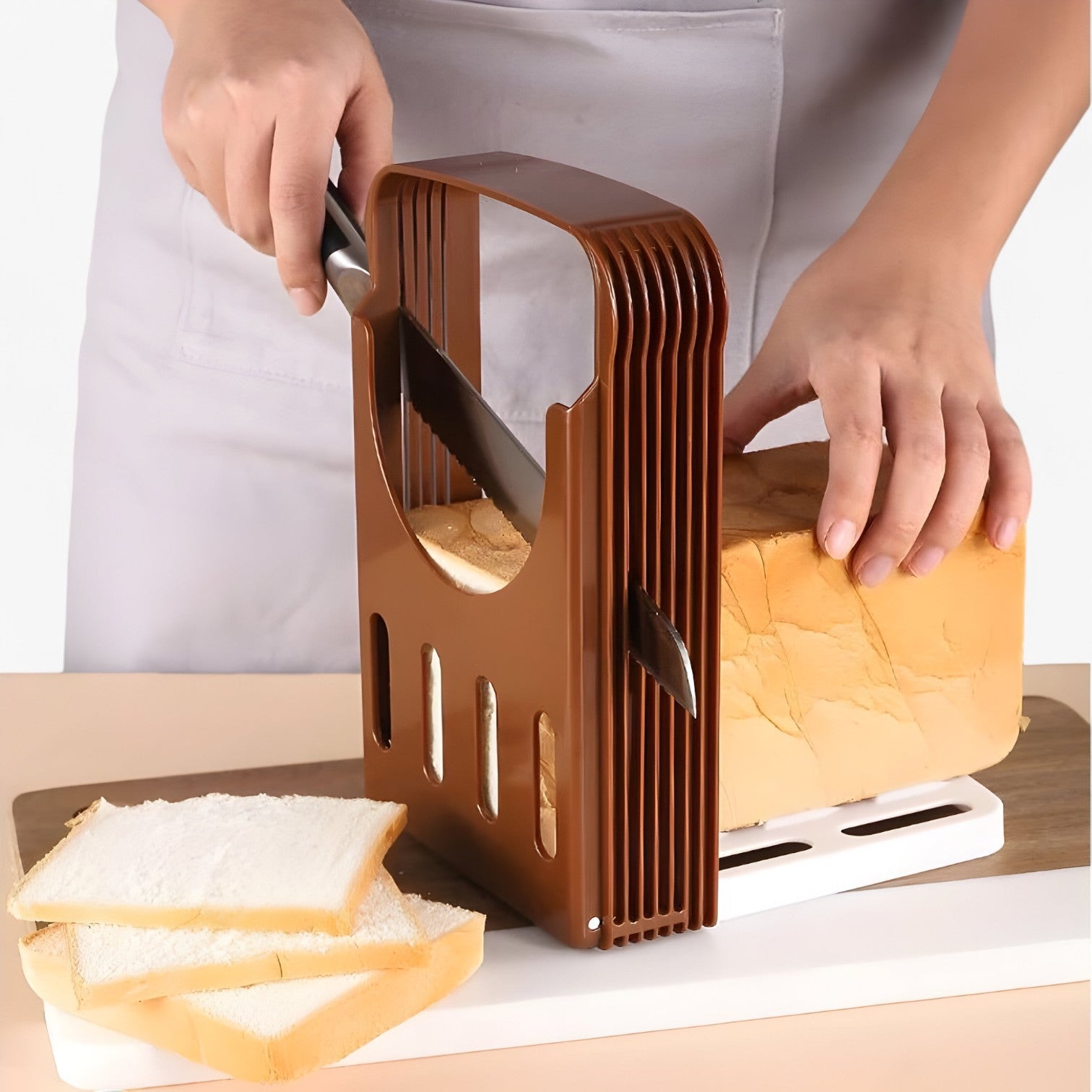Mira | Foldbar Brødskærerstand – Pladsbesparende og Efficient - - house & garden - {{ product_tags }