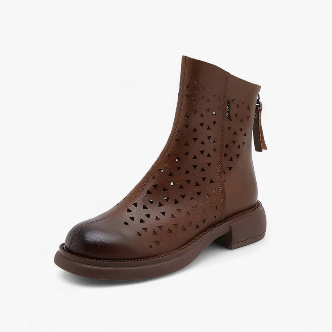Irene | Sommertrekkstøvler med perforeret platform og lynlås bagpå - Brun - Irene | Sommertrekkstøvler med perforeret platform og lynlås bagpå - €25 - {{ product_tags }