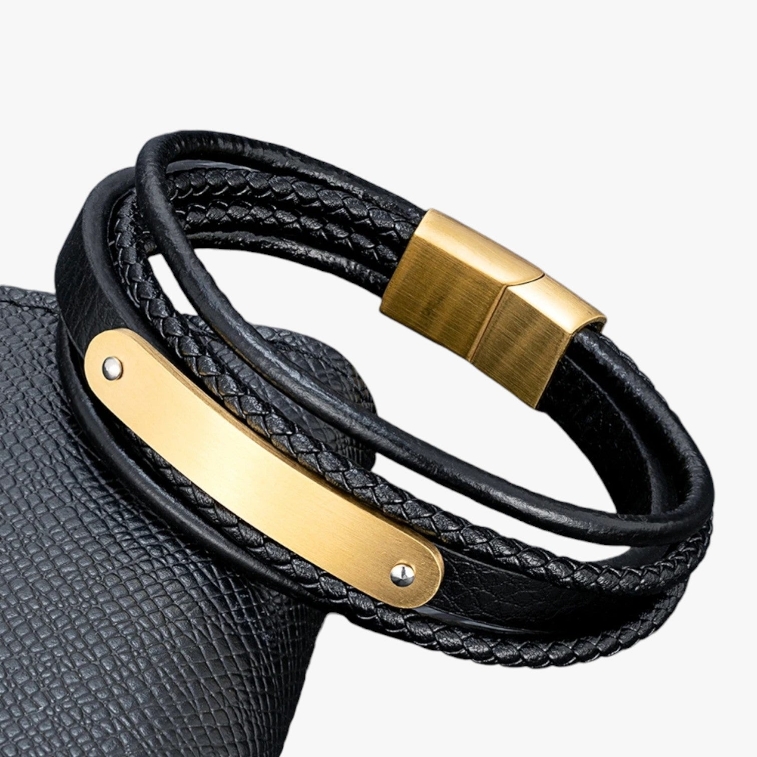 Romeo | MKENDN Personligt læderarmbånd med navn eller bogstav - - Romeo | MKENDN Personligt læderarmbånd med navn eller bogstav - €25 - {{ product_tags }