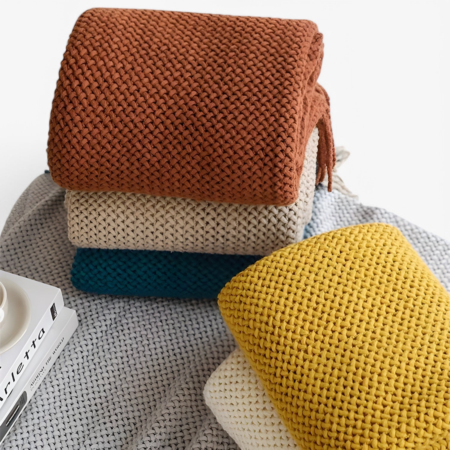 Chiara | Hyggeligt strikket plaid – blød, varm og stilfuld med frynser - - house & garden - {{ product_tags }