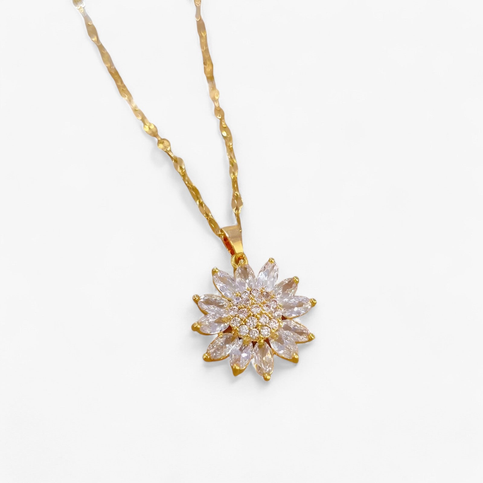 Isabelle | Luxe blomsterophæng halskæde - Trendy og tidløst - - women's fashion - {{ product_tags }