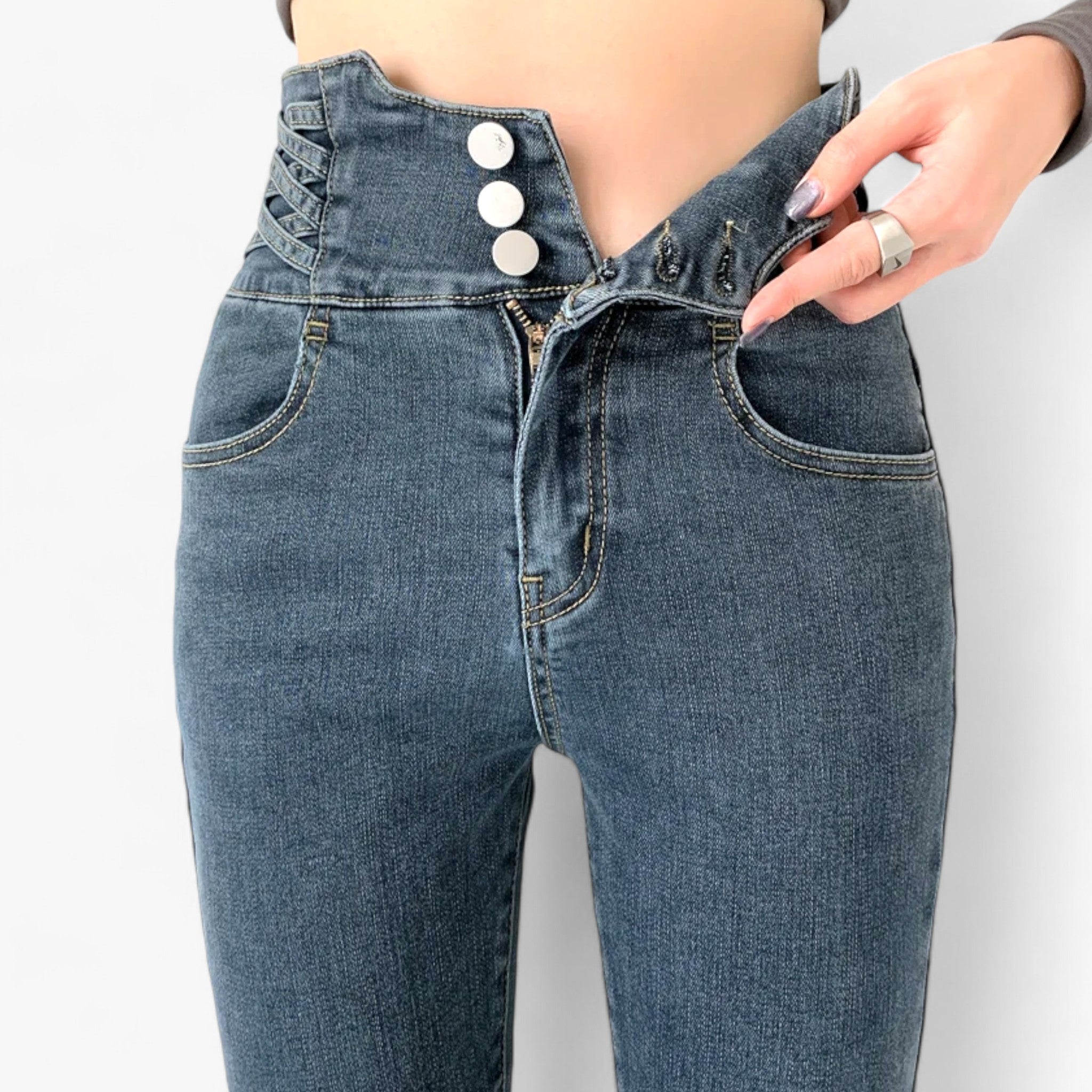 Nina | Skinny Pencil Jeans - Slim stretch for en flatterende pasform - Blågrå 3 Knapper - Nina | Skinny Pencil Jeans - Slim stretch for en flatterende pasform - €25 - {{ product_tags }