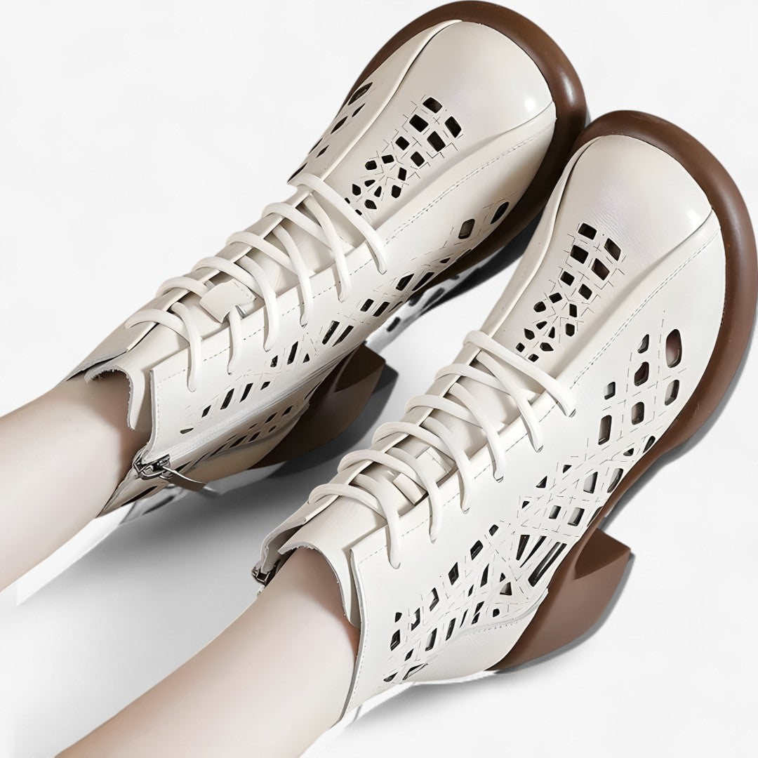 Hannah | Hælings støvler i læder håndsyet med snørebånd i naturlig stil - - Hannah | Hælings støvler i læder håndsyet med snørebånd i naturlig stil - €25 - {{ product_tags }