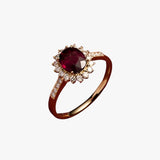 Janet | Vintage ring with royal flair and sparkling ruby look