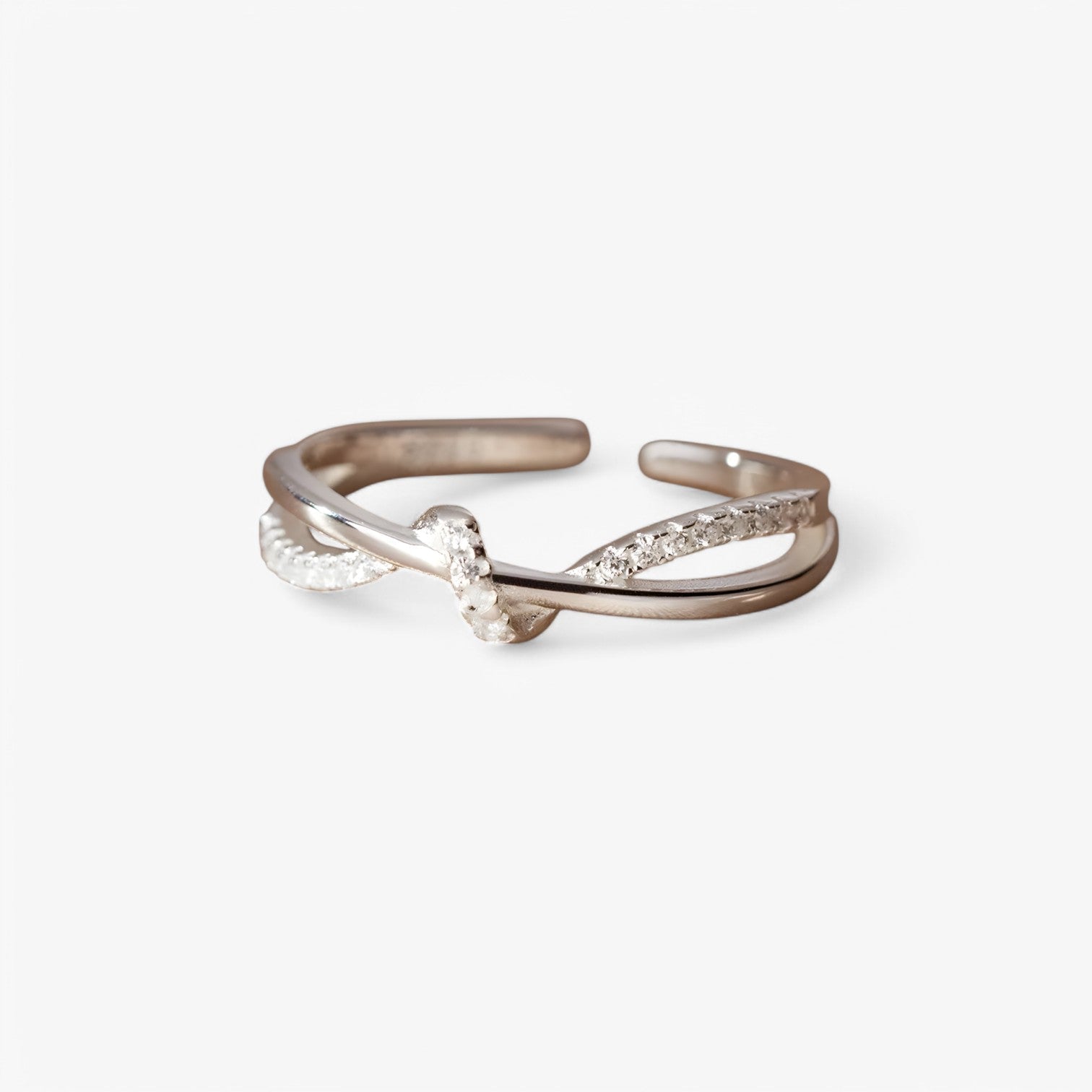 Mileva | Sterlingsølv Knoop Kors Ring – Elegant, Stapelbar & Tidsløs - - watches - {{ product_tags }