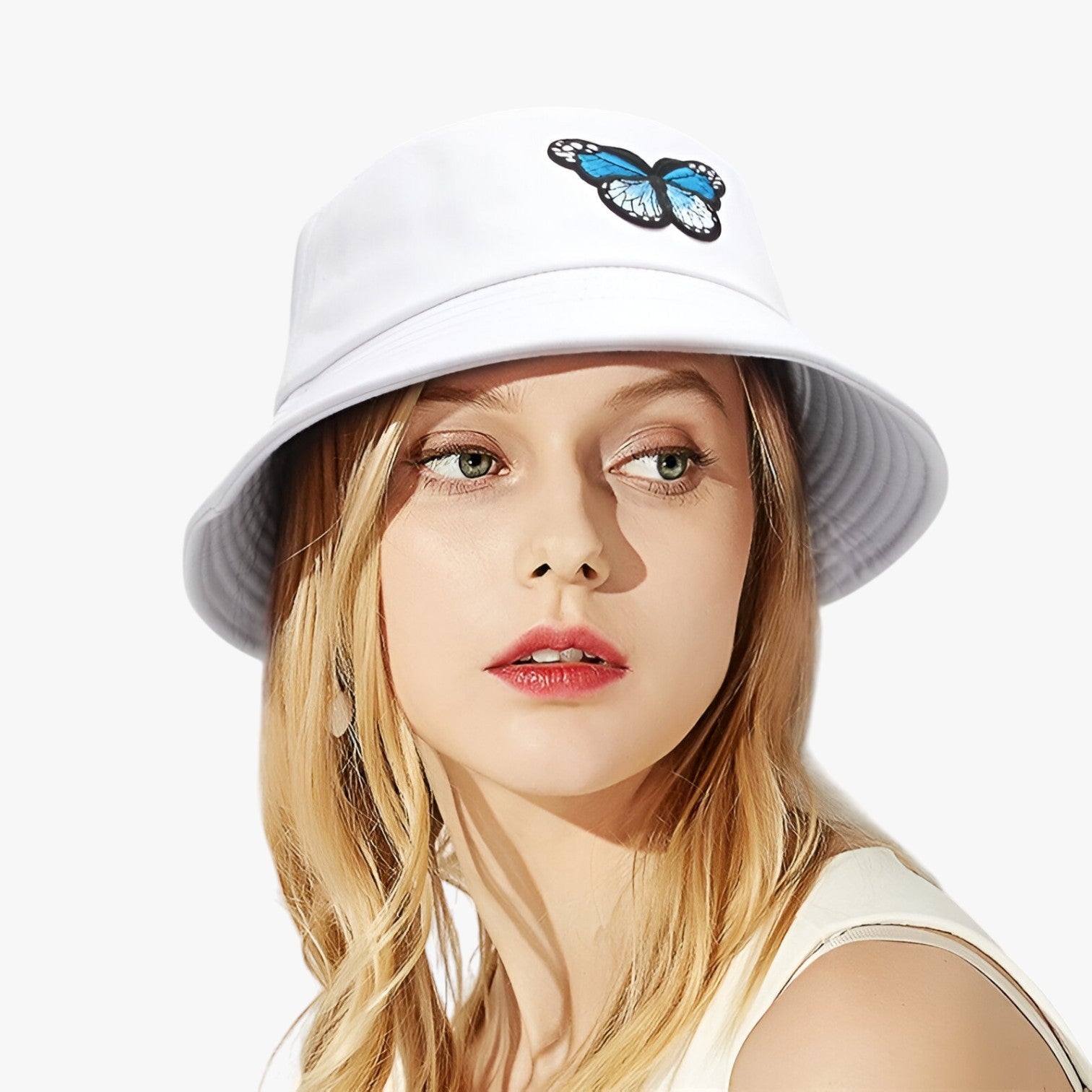 Brenda | Stilfuld solbeskyttelse med sommerfugleaccent – til aktive piger - - women's fashion - {{ product_tags }