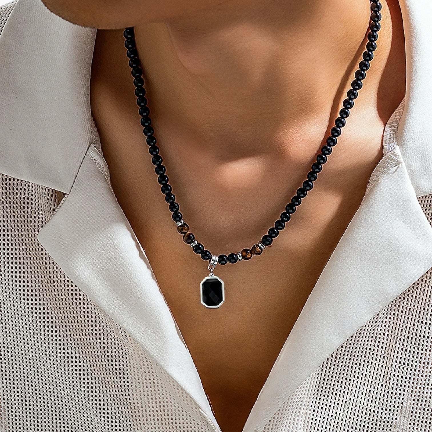Jaze | Dristig halskæde – Halskæde med sorte perler og kvadratisk vedhæng til mænd - - men's fashion - {{ product_tags }