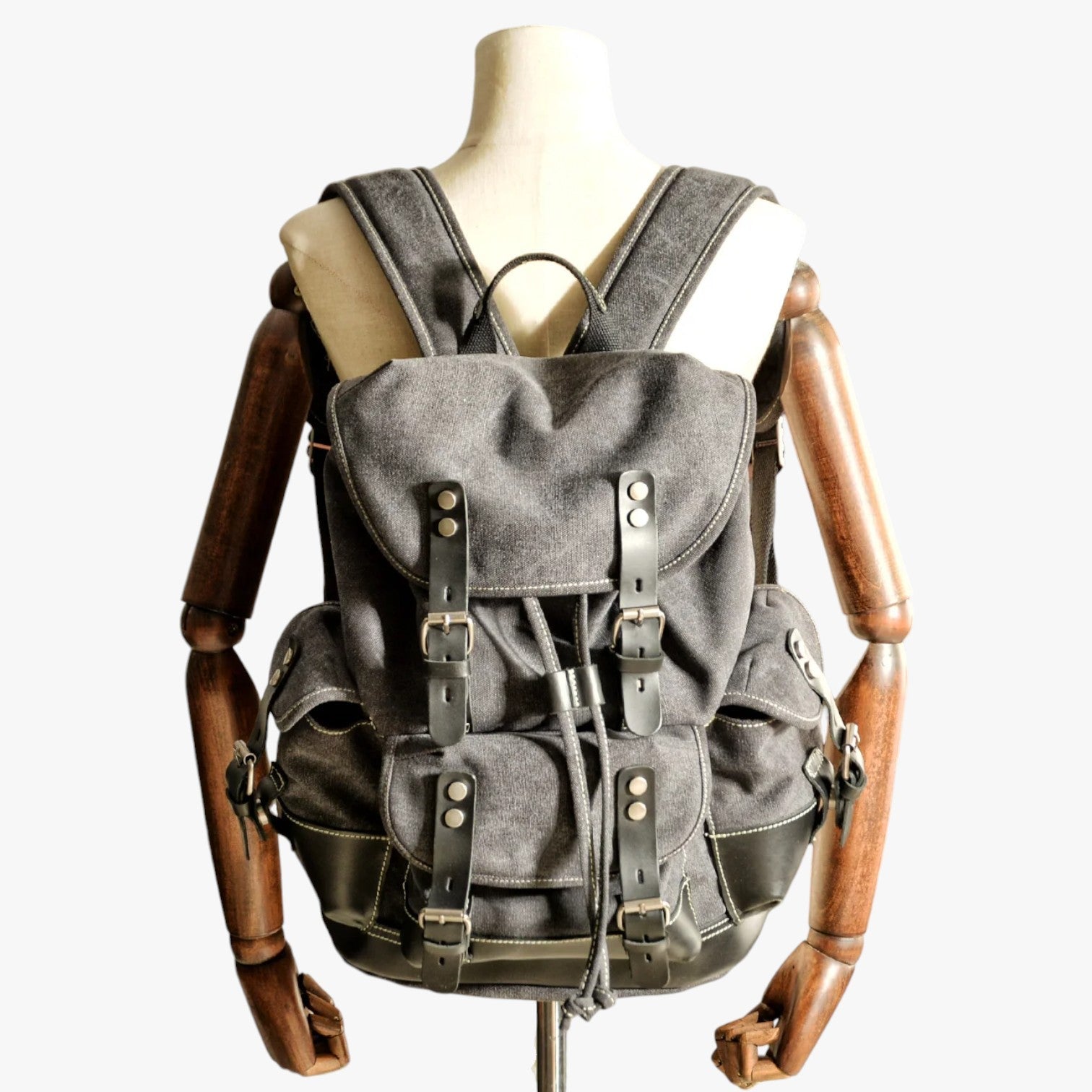 Conor | Stor rygsæk til vandreture i stof og læder med stor kapacitet - - Conor | Stor rygsæk til vandreture i stof og læder med stor kapacitet - €25 - {{ product_tags }