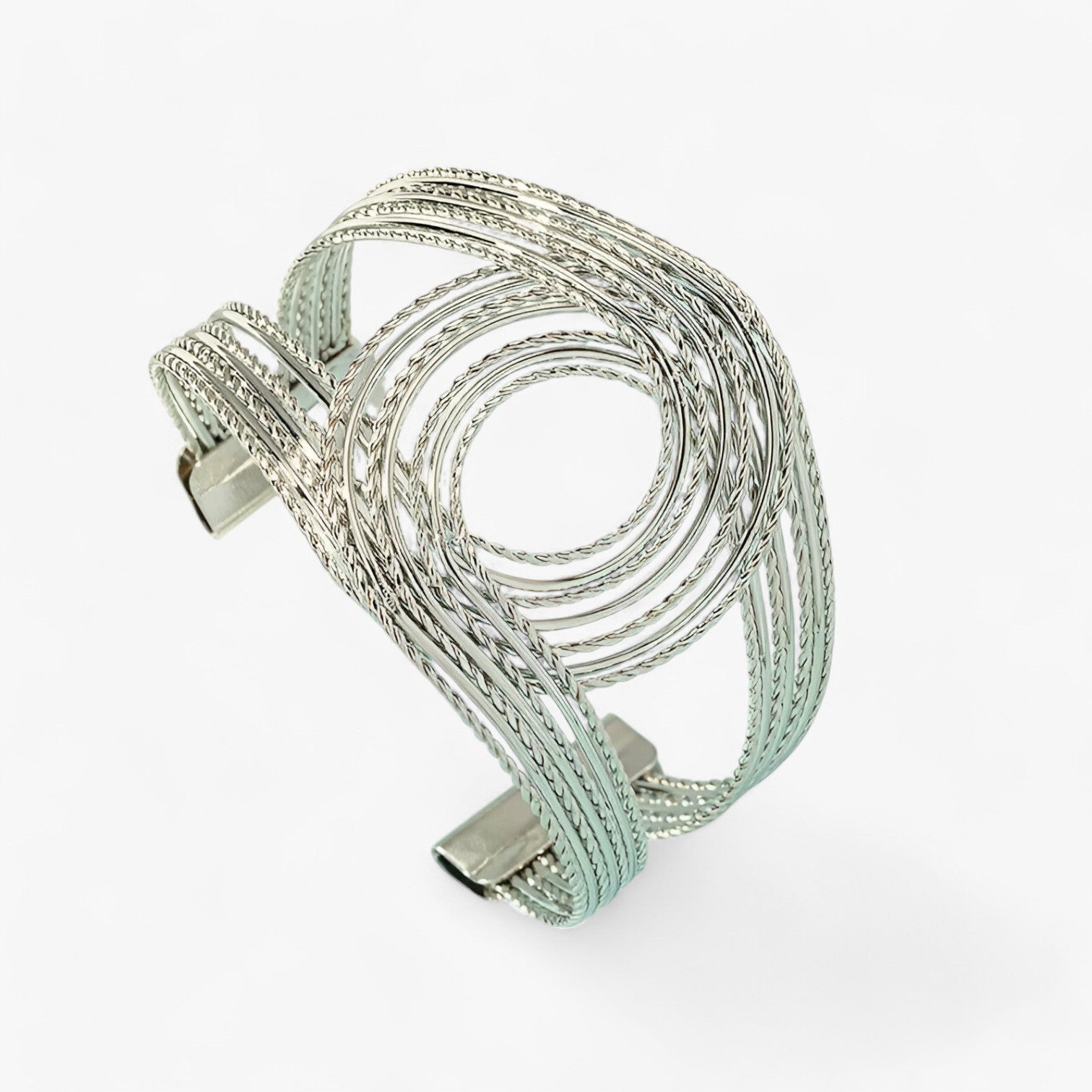 Adia | Dobbelt C Indgraveret Metal Bøjlearmbånd – Trendy Armbånd til Kvinder - - women's fashion - {{ product_tags }
