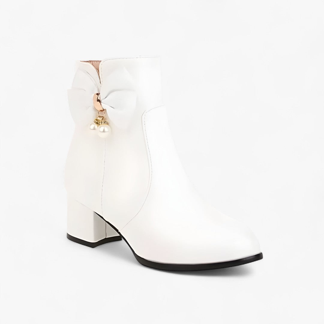 Isabelle | Ankelstøvler med sløjfe og hæl til store størrelser - Hvid - Isabelle | Ankelstøvler med sløjfe og hæl til store størrelser - €25 - {{ product_tags }