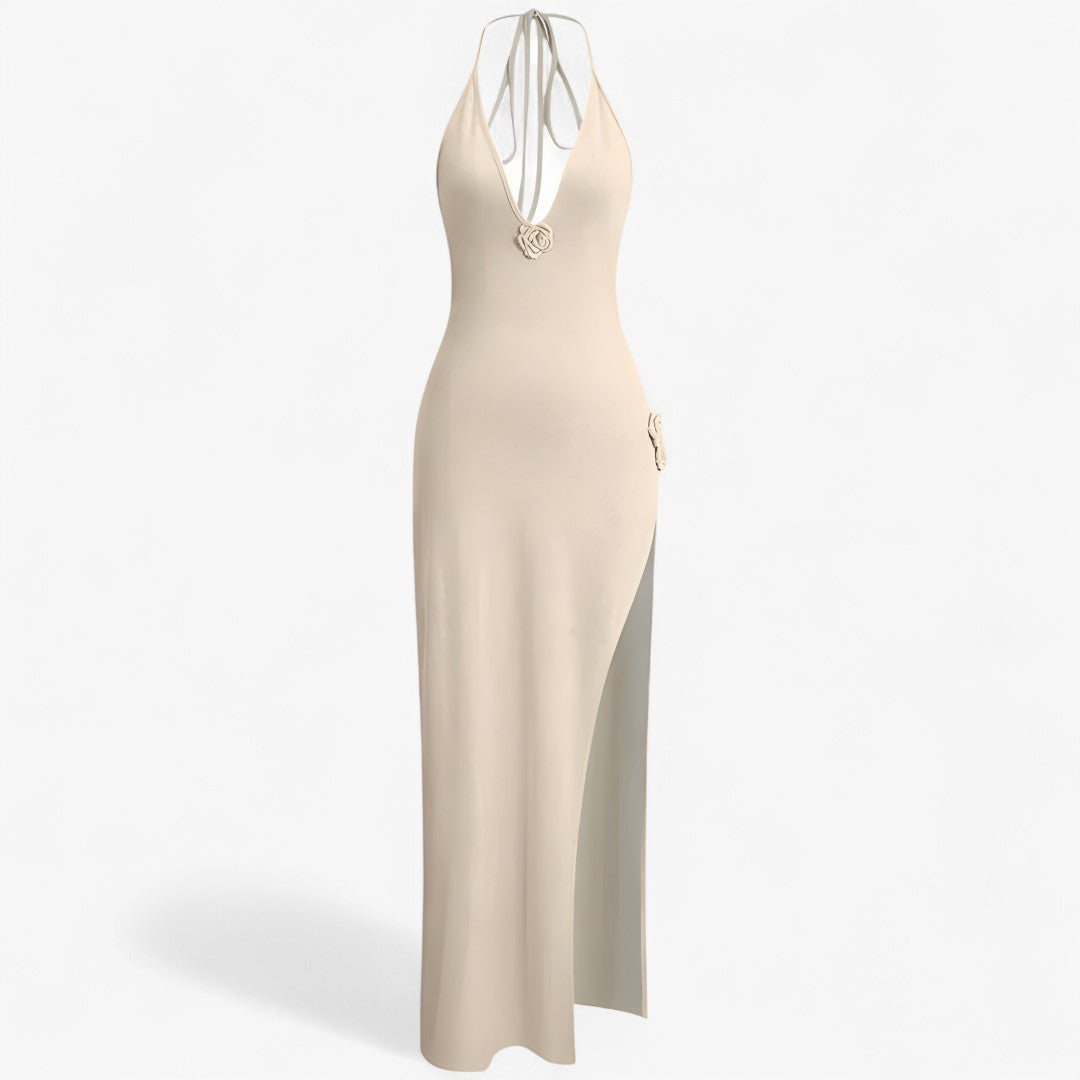 Isabella | Lang strik kjole med roset – Skulpturel elegance i blød creme - Beige - women's fashion - {{ product_tags }