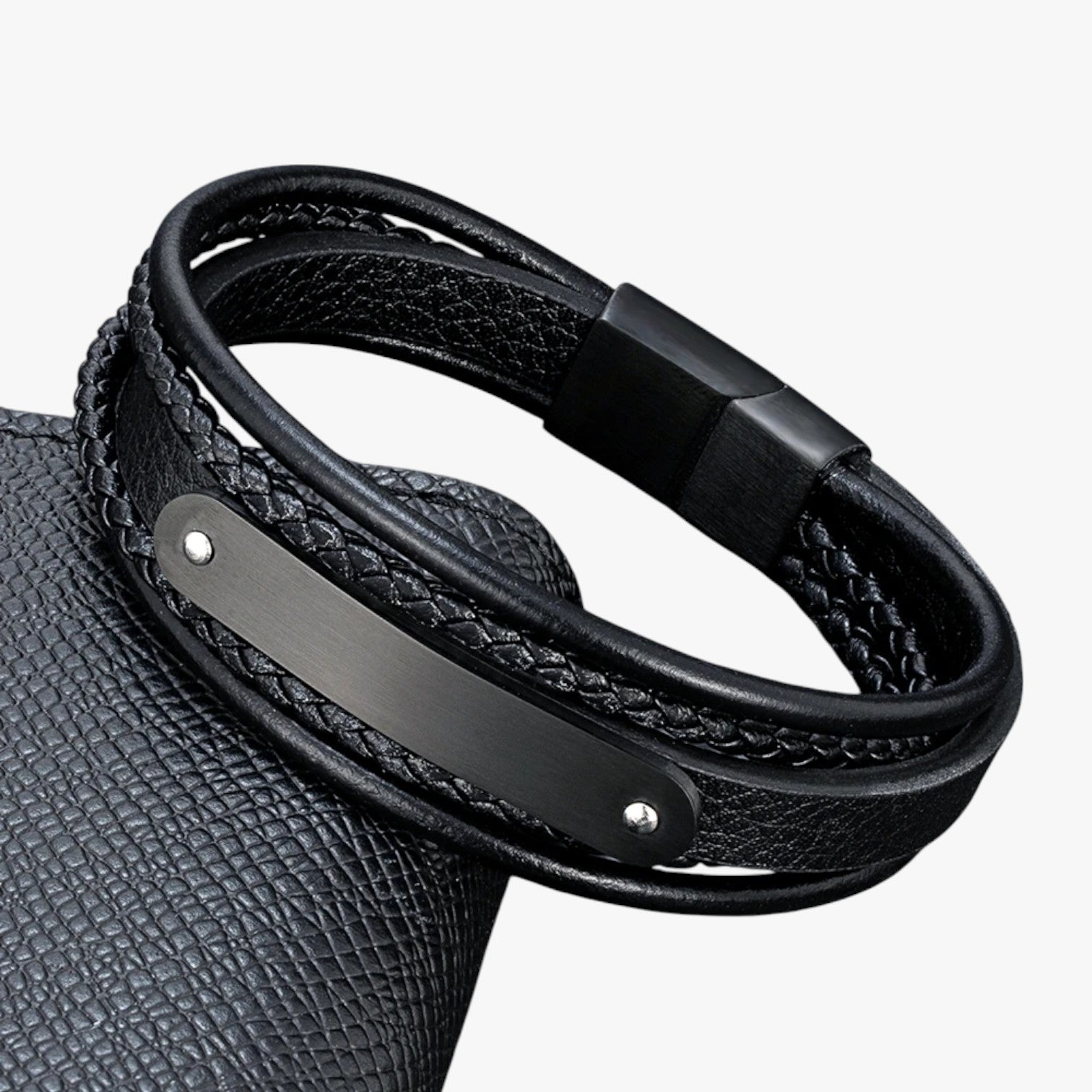 Romeo | MKENDN Personligt læderarmbånd med navn eller bogstav - - Romeo | MKENDN Personligt læderarmbånd med navn eller bogstav - €25 - {{ product_tags }