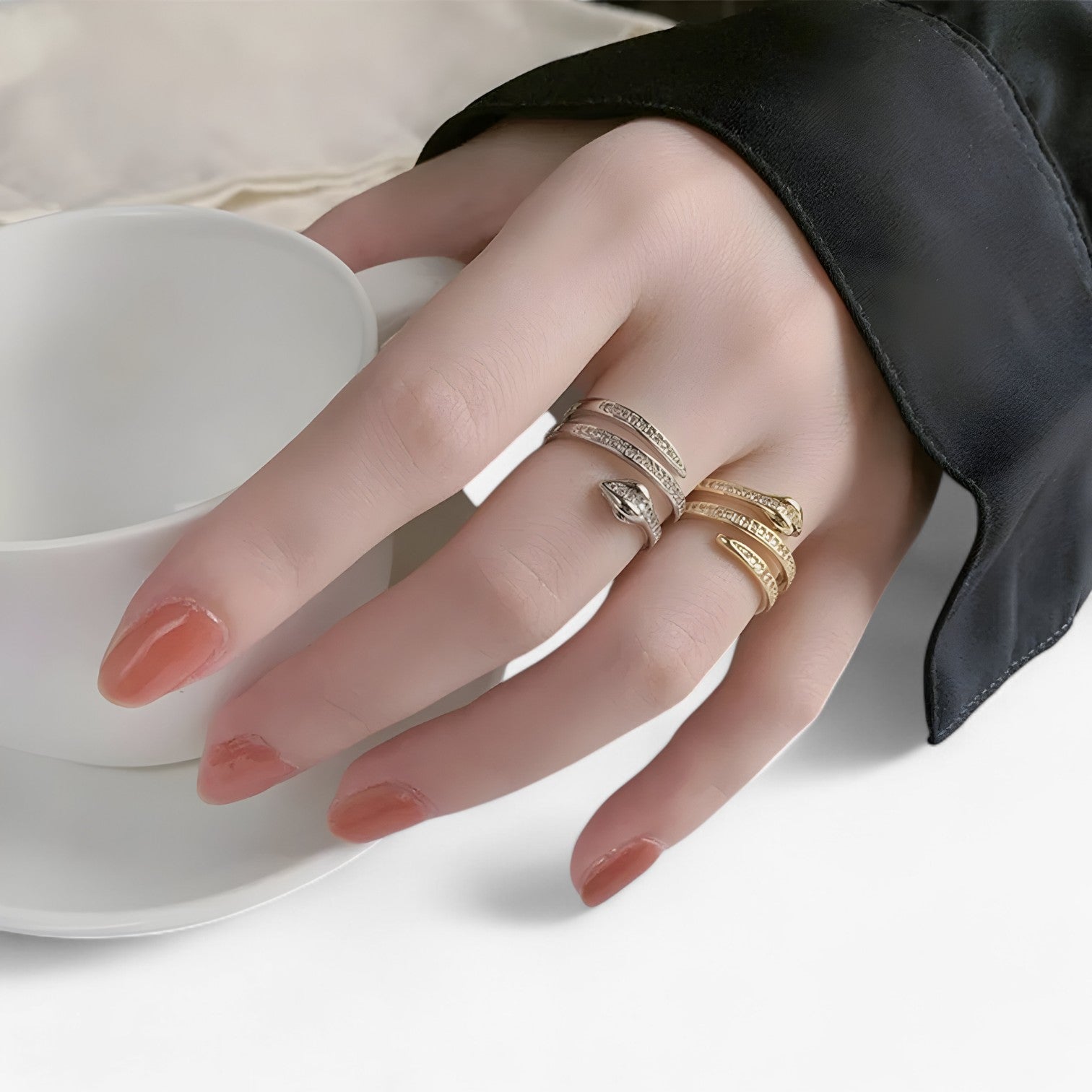 Eleanor | Slangformet ring med zirkonia – Justerbar kobberring til kvinder - - women's fashion - {{ product_tags }