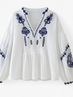 Alma | Boho-bluse med marineblåt broderimønster, løs pasform