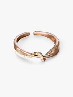 Mileva | Sterlingsølv Knoop Kors Ring – Elegant, Stapelbar & Tidsløs
