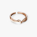 Mileva | Sterlingsølv Knoop Kors Ring – Elegant, Stapelbar & Tidsløs