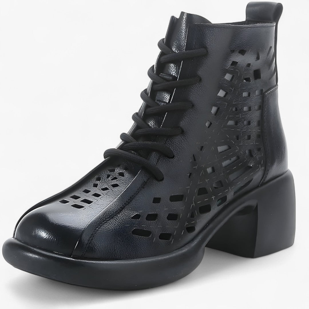 Hannah | Hælings støvler i læder håndsyet med snørebånd i naturlig stil - Sort - Hannah | Hælings støvler i læder håndsyet med snørebånd i naturlig stil - €25 - {{ product_tags }