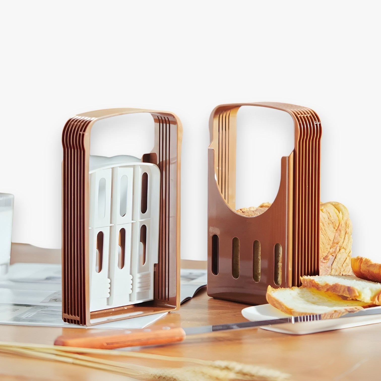 Mira | Foldbar Brødskærerstand – Pladsbesparende og Efficient - - house & garden - {{ product_tags }