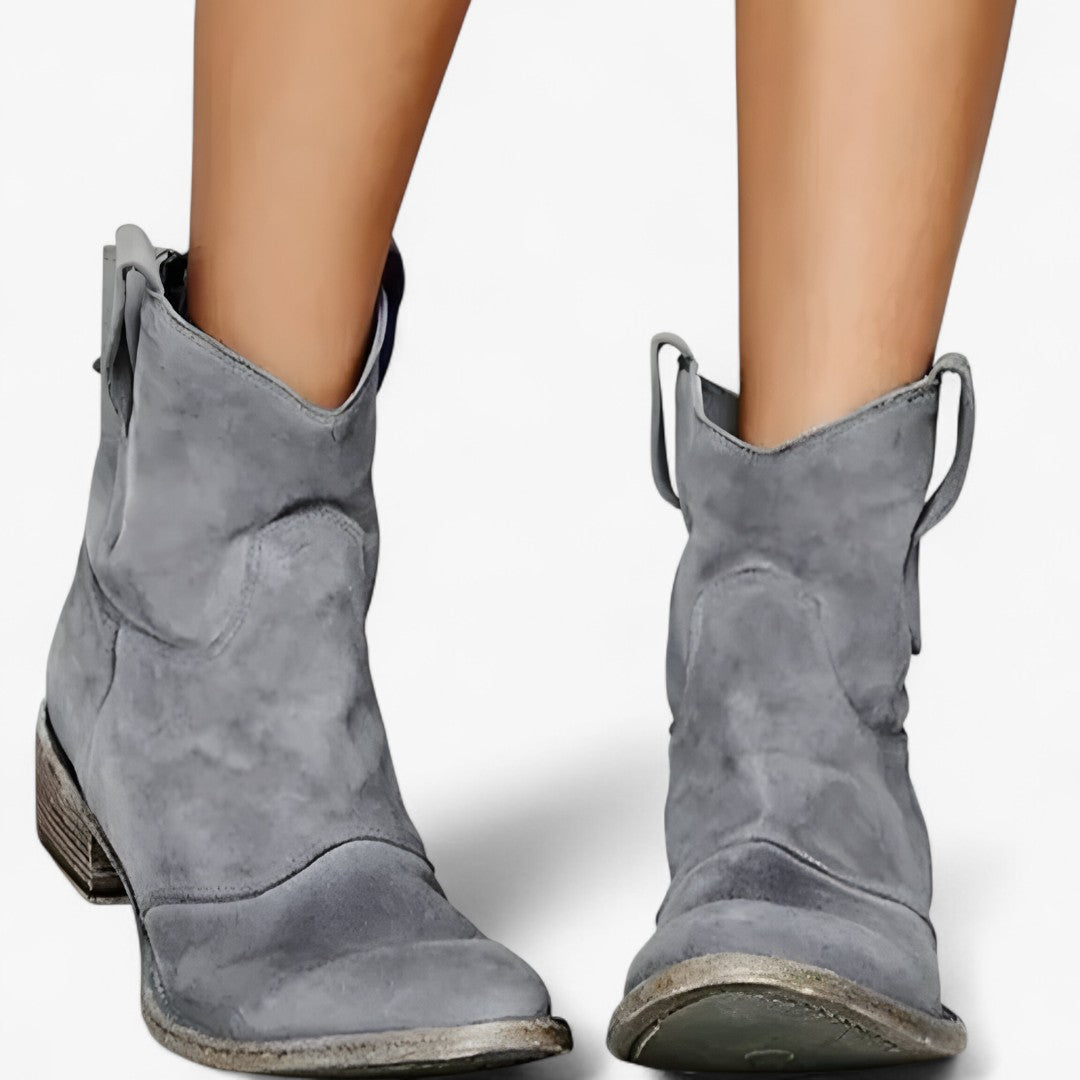 Bria | Western-støvlet i ruskindslook – Markant stil til hver dag - Grå - shoes - {{ product_tags }