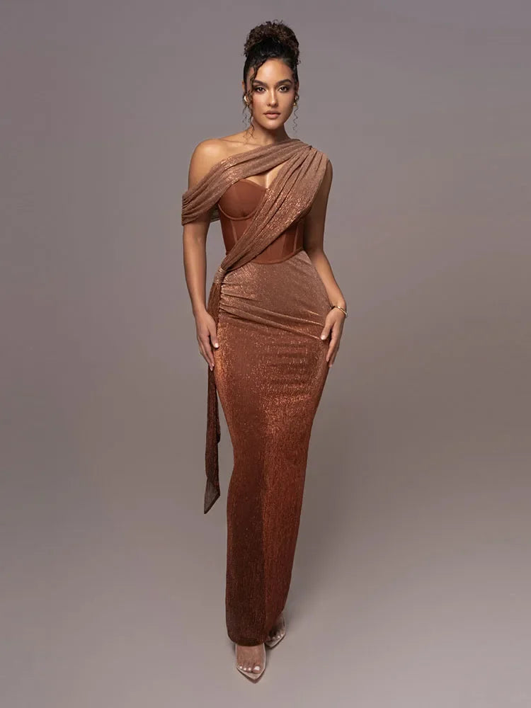 Dame One-Shoulder Aftenkjole med Metallic Finish