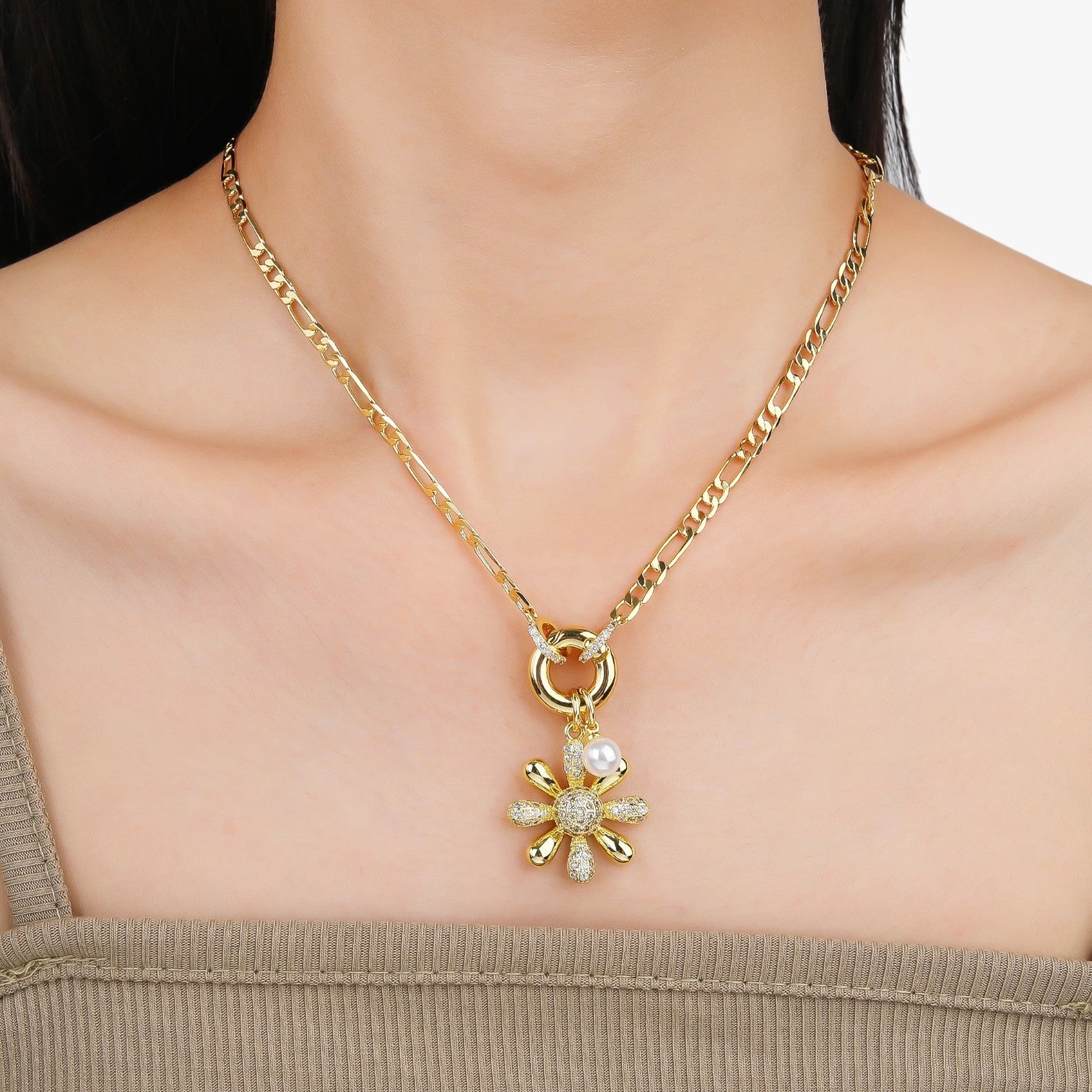 Sunny | Halskæde med safirblomst og glitrende zirkoner - - Sunny | Halskæde med safirblomst og glitrende zirkoner - €25 - {{ product_tags }