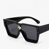Victor | Unisex square sunglasses with UV400 protection